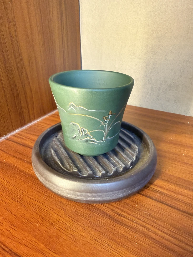兰花带底主人杯 墨绿泥宜兴紫砂杯