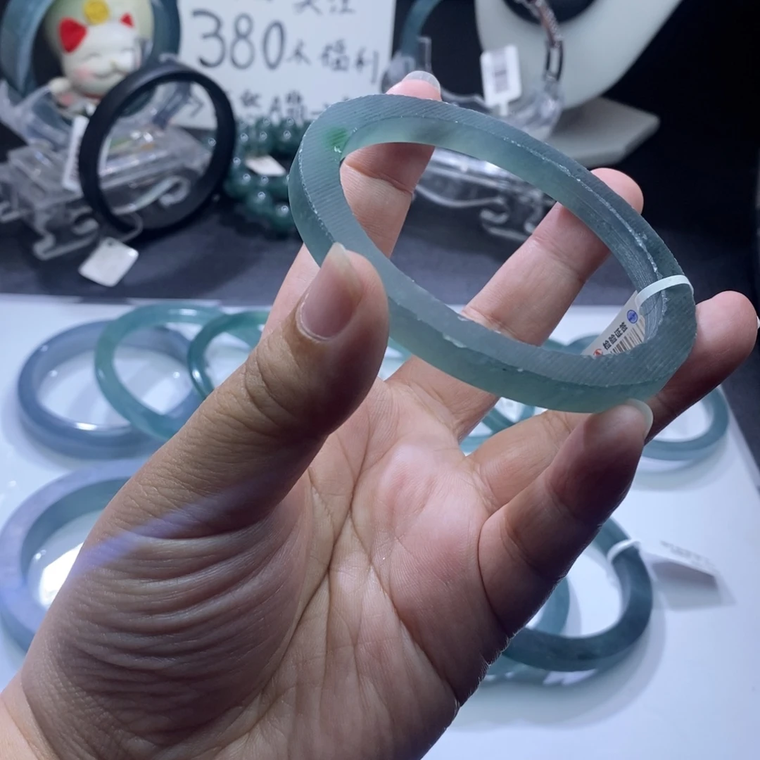 定制翡翠未镶嵌手镯冰蓝飘阳绿