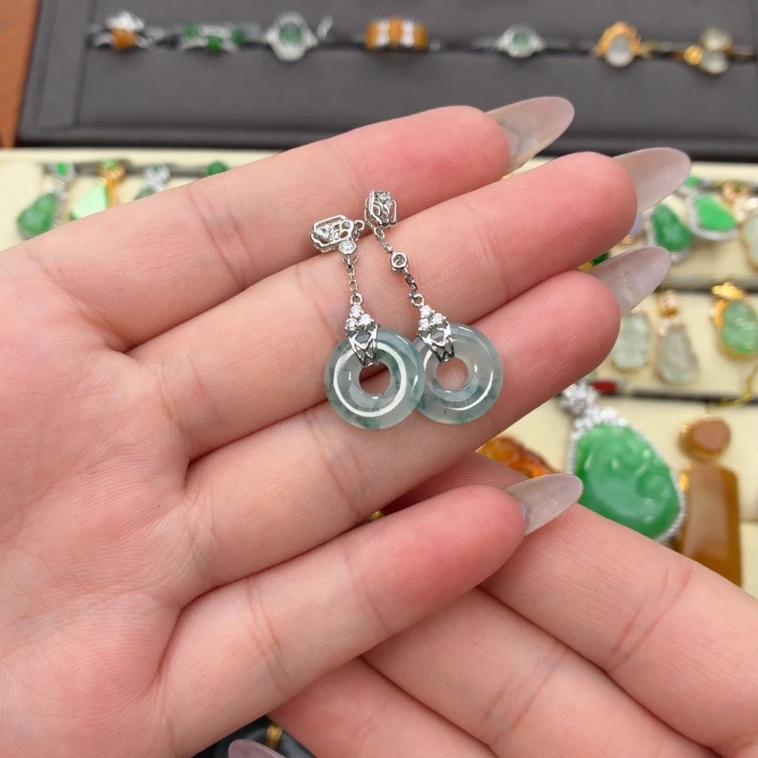 颈饰18K金镶嵌翡翠