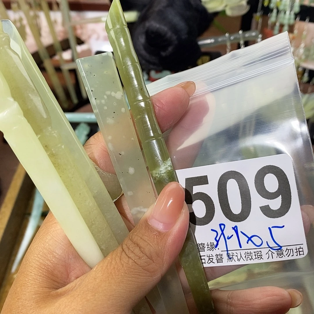 汐***宝未镶嵌蛇纹石玉发饰