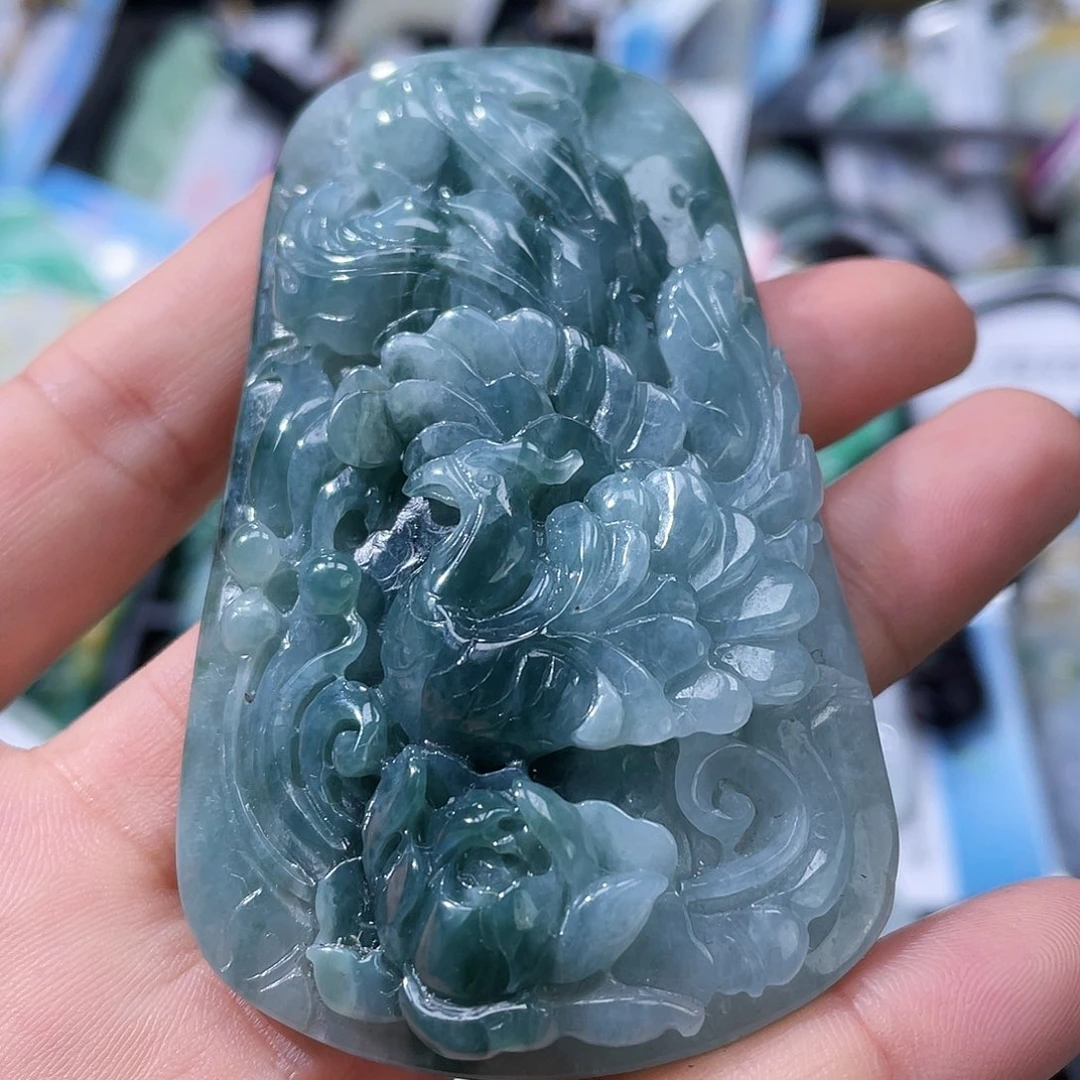 翡翠未镶嵌颈饰一个