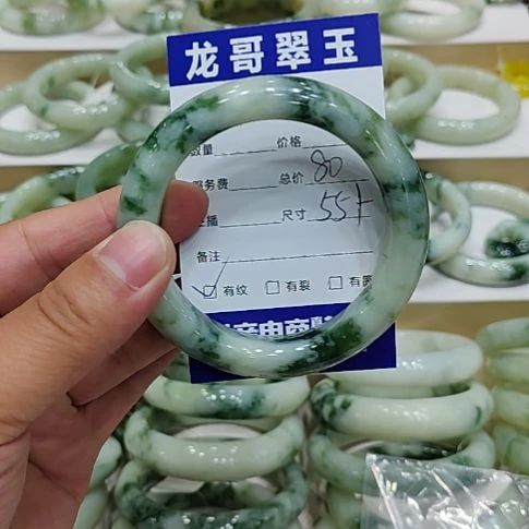 金***人未镶嵌透闪石-蛇纹石玉手镯
