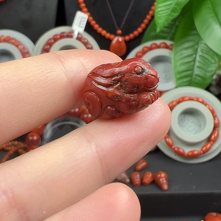 南红玛瑙未镶嵌屁桃南红兔子卡17