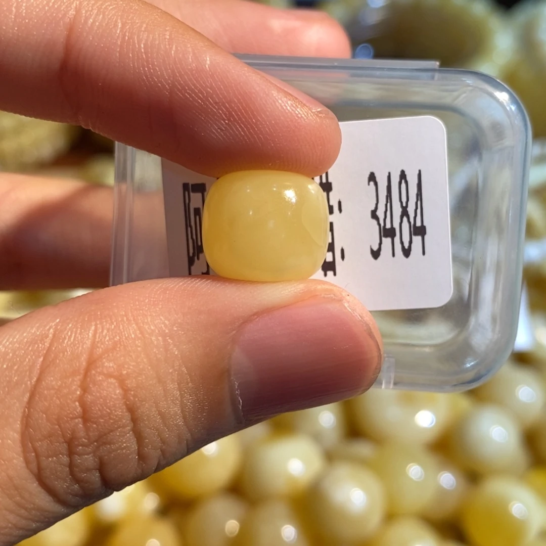 琥珀未镶嵌珠宝奇石3484