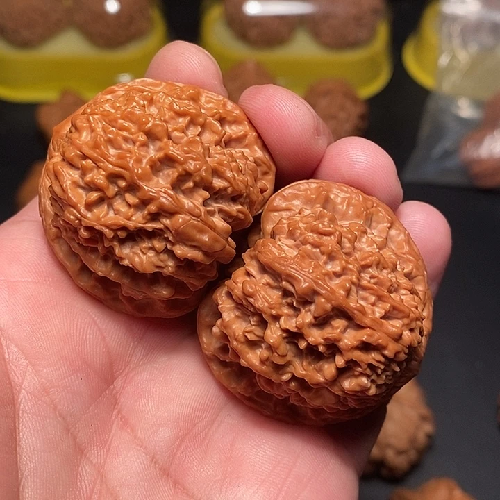 文玩核桃吊坠43尺，满天星