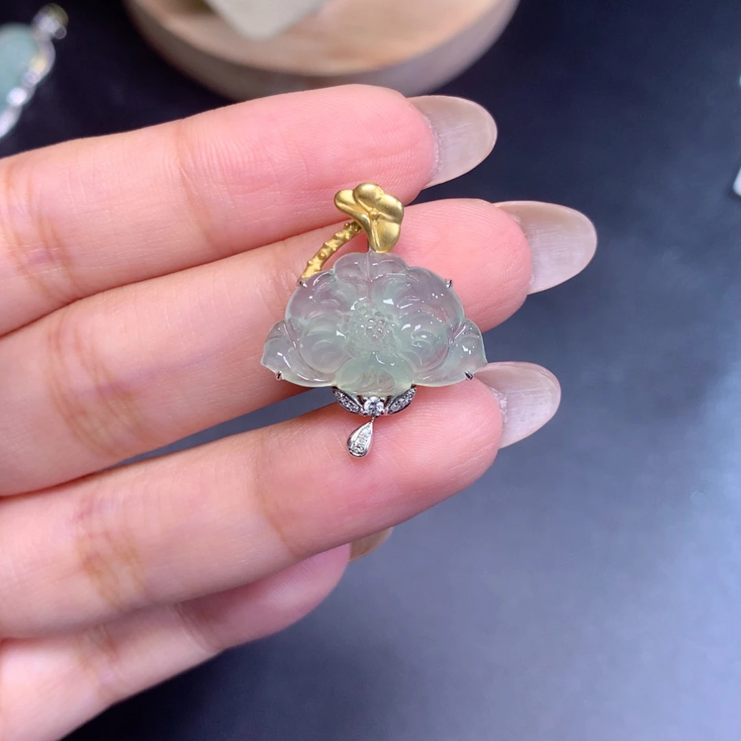 颈饰18K金镶嵌翡翠花