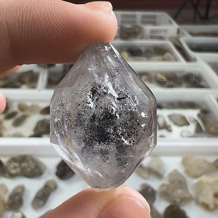 仿水晶只买单纯的吊坠，没带链子，属的性质。Y33