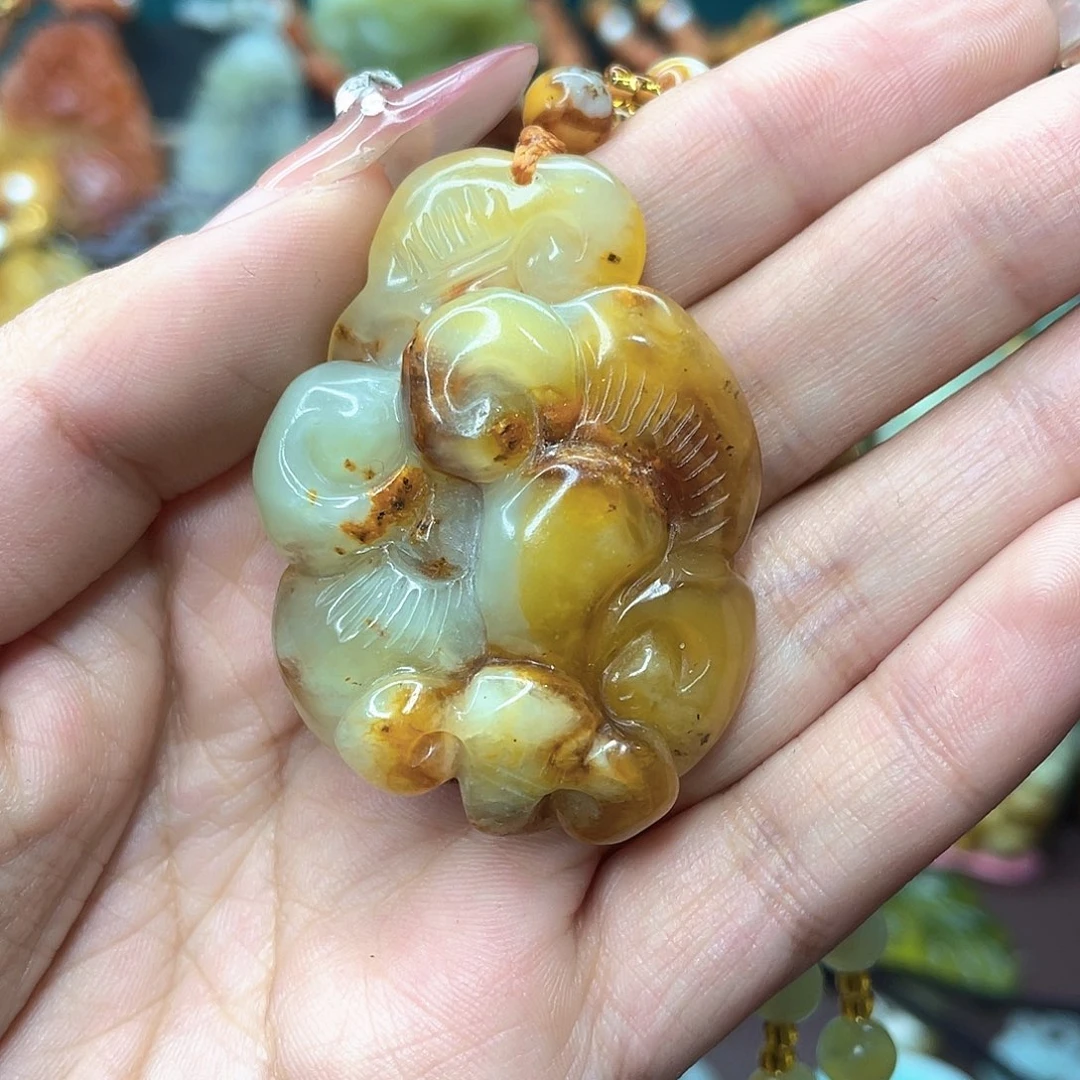 蛇纹石玉颈饰未镶嵌