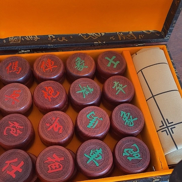 声***息花梨木类红木象棋