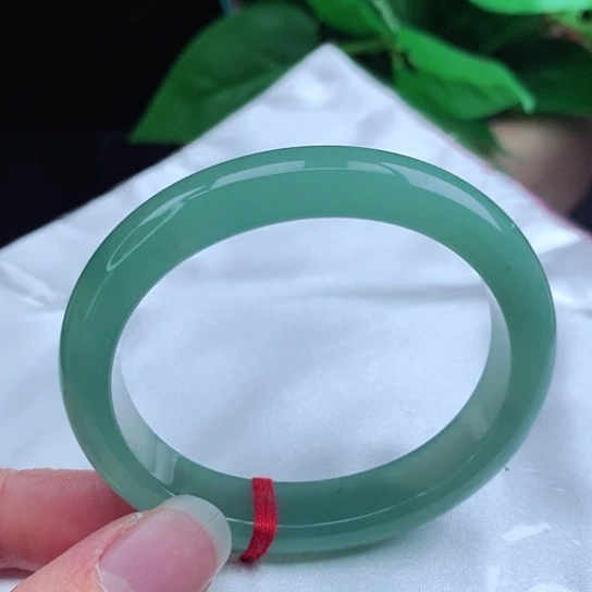 翡翠手镯未镶嵌        贵妃51 海蓝之迷