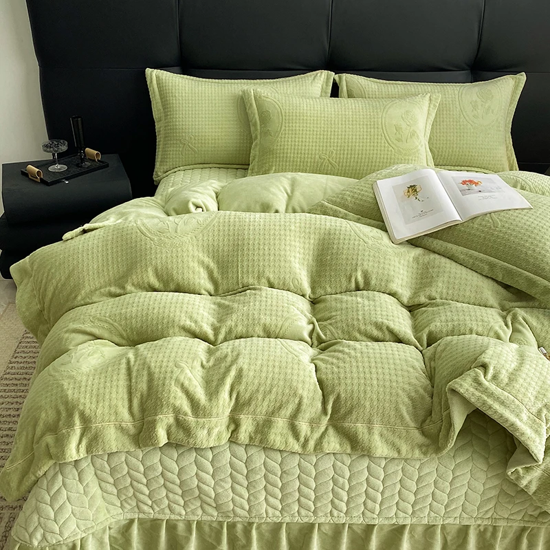 A类高克重床盖牛奶绒四件套保暖防尘纯色雕花法式简约加厚