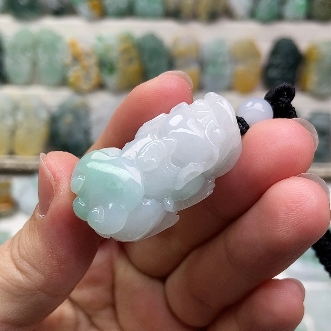 翡翠未镶嵌吊坠(赠链)