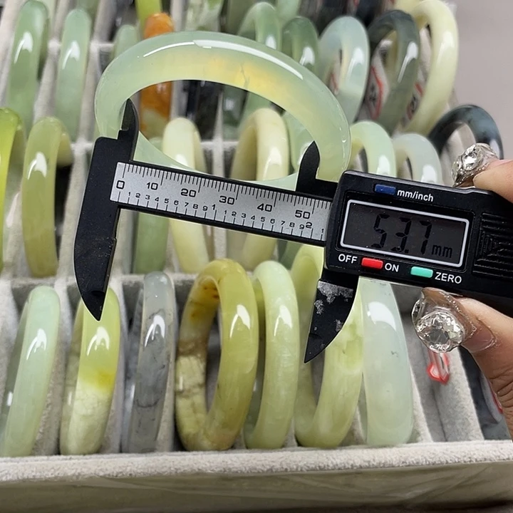 蛇纹石玉未镶嵌手镯72