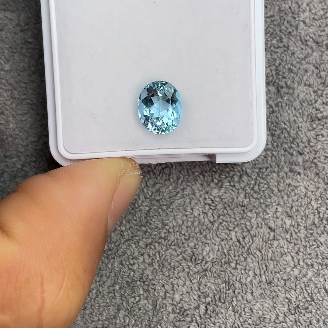 海蓝宝石裸石未镶嵌2.418Ct。