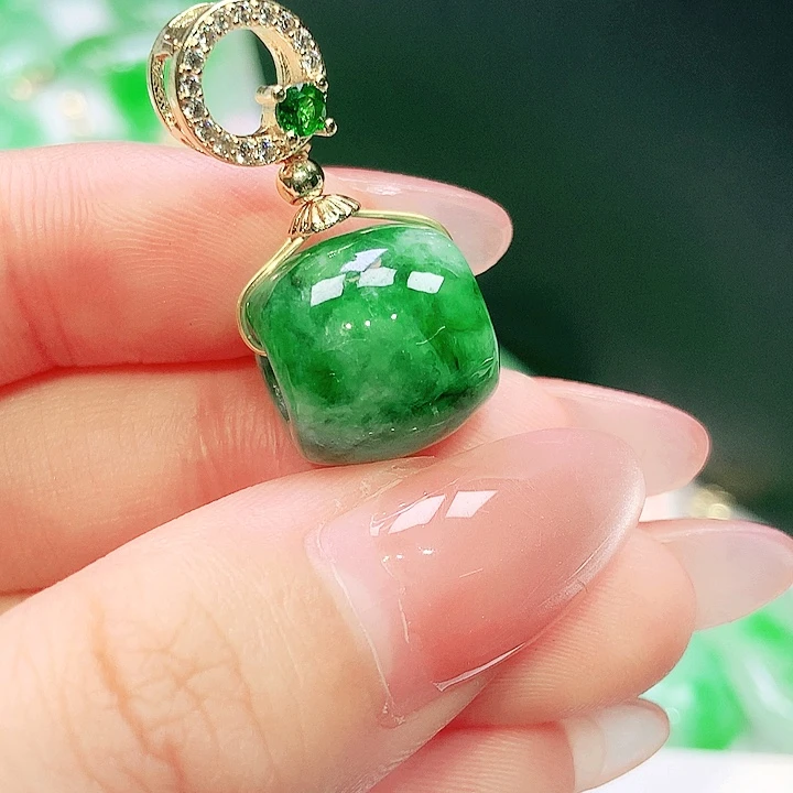 翡翠未镶嵌颈饰翡翠多样性发货