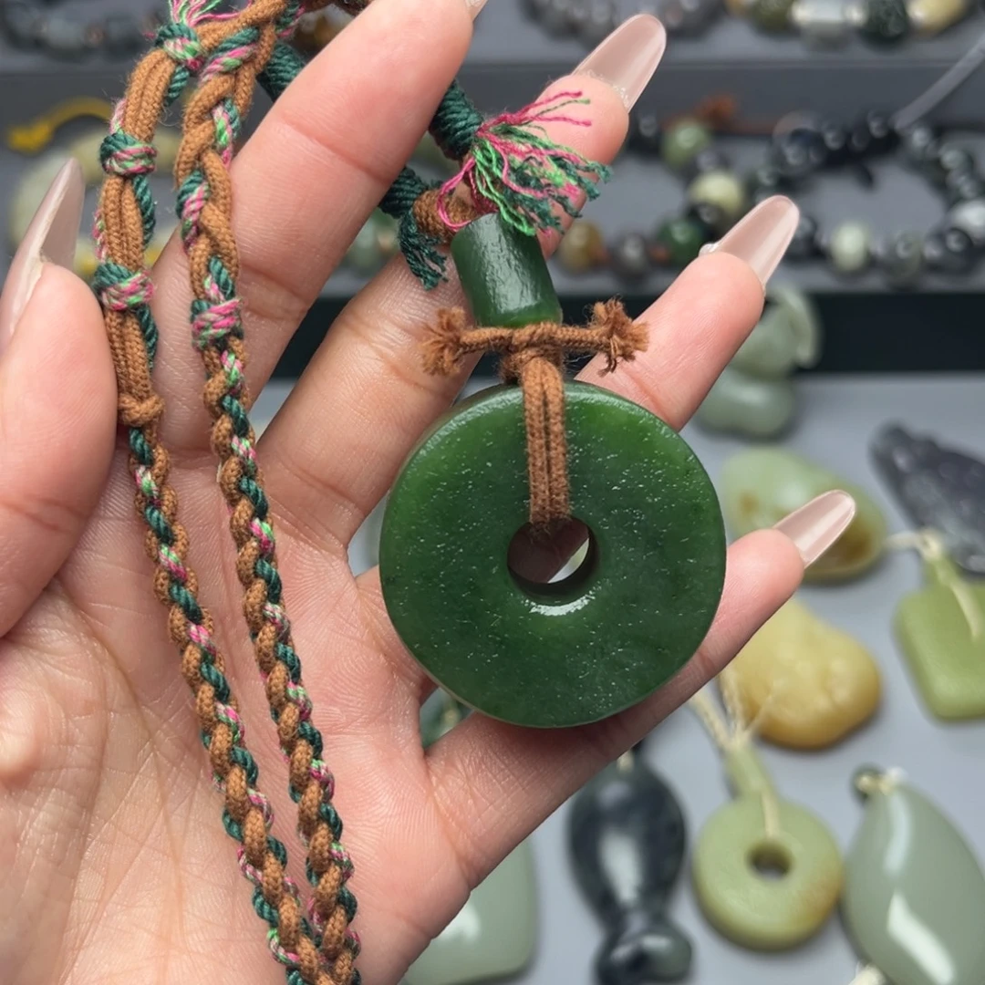 M***u和田玉未镶嵌颈饰