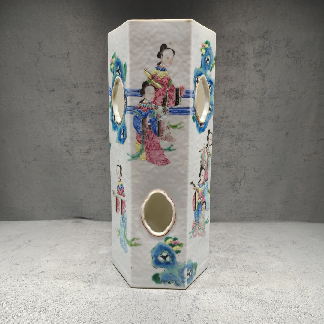 粉彩人物开窗帽筒20250111016