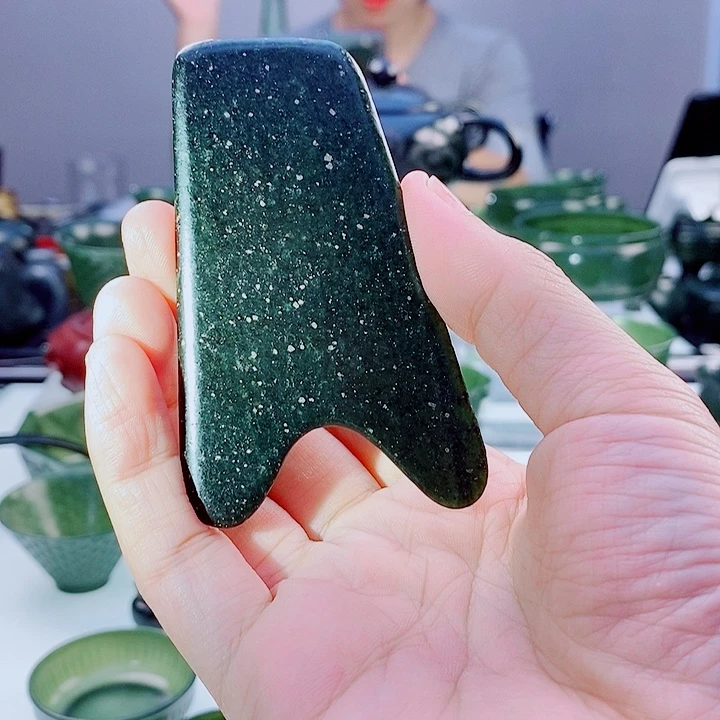 视***兔和田玉（青玉）未镶嵌把件