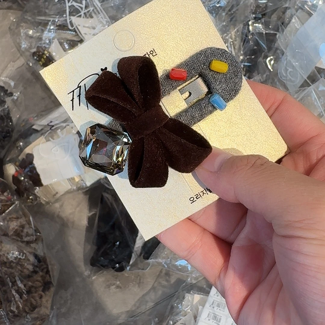 非金属灰色蝴蝶结拜拜