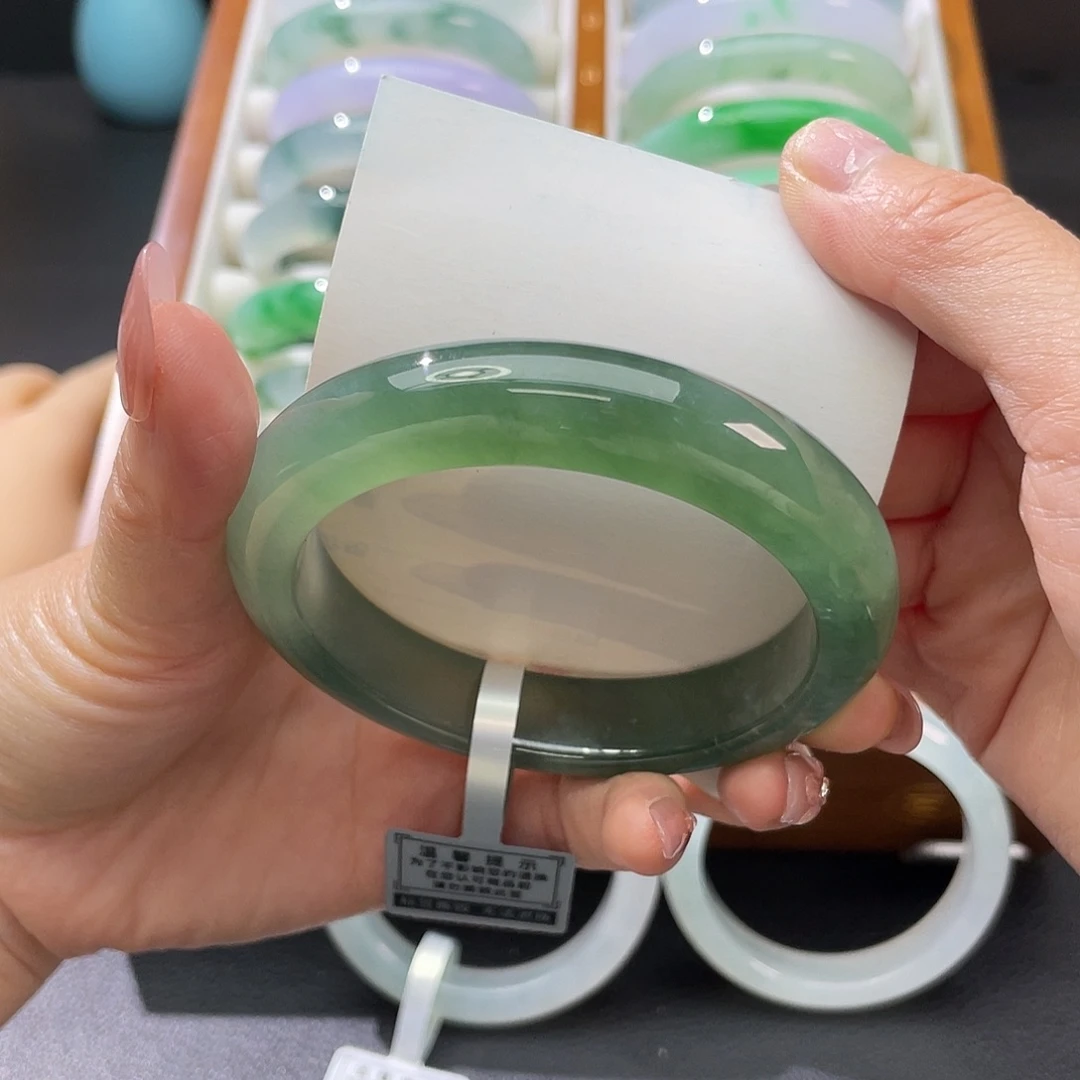 翡翠未镶嵌手镯57.8啤酒绿