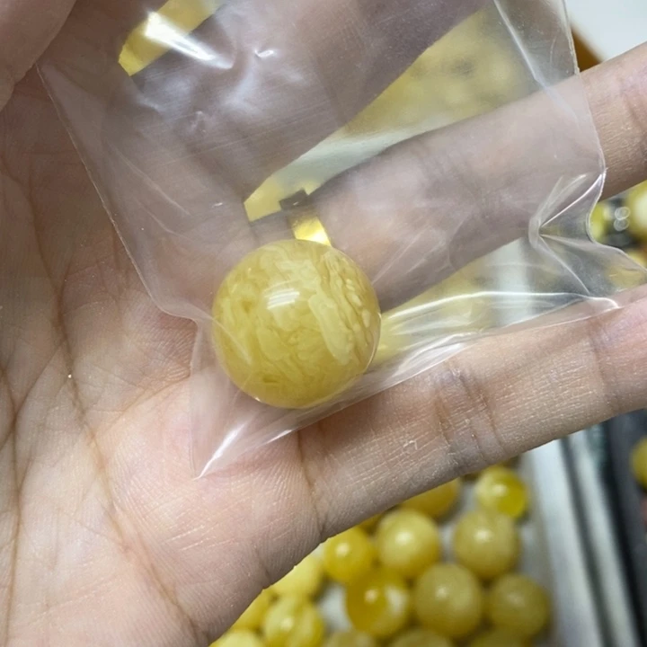 蜜蜡未镶嵌裸石吊坠