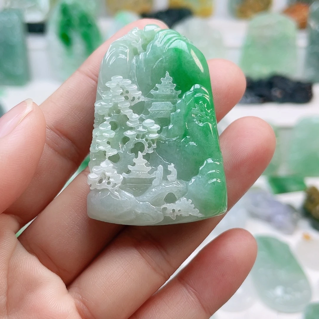 翡翠颈饰未镶嵌山水