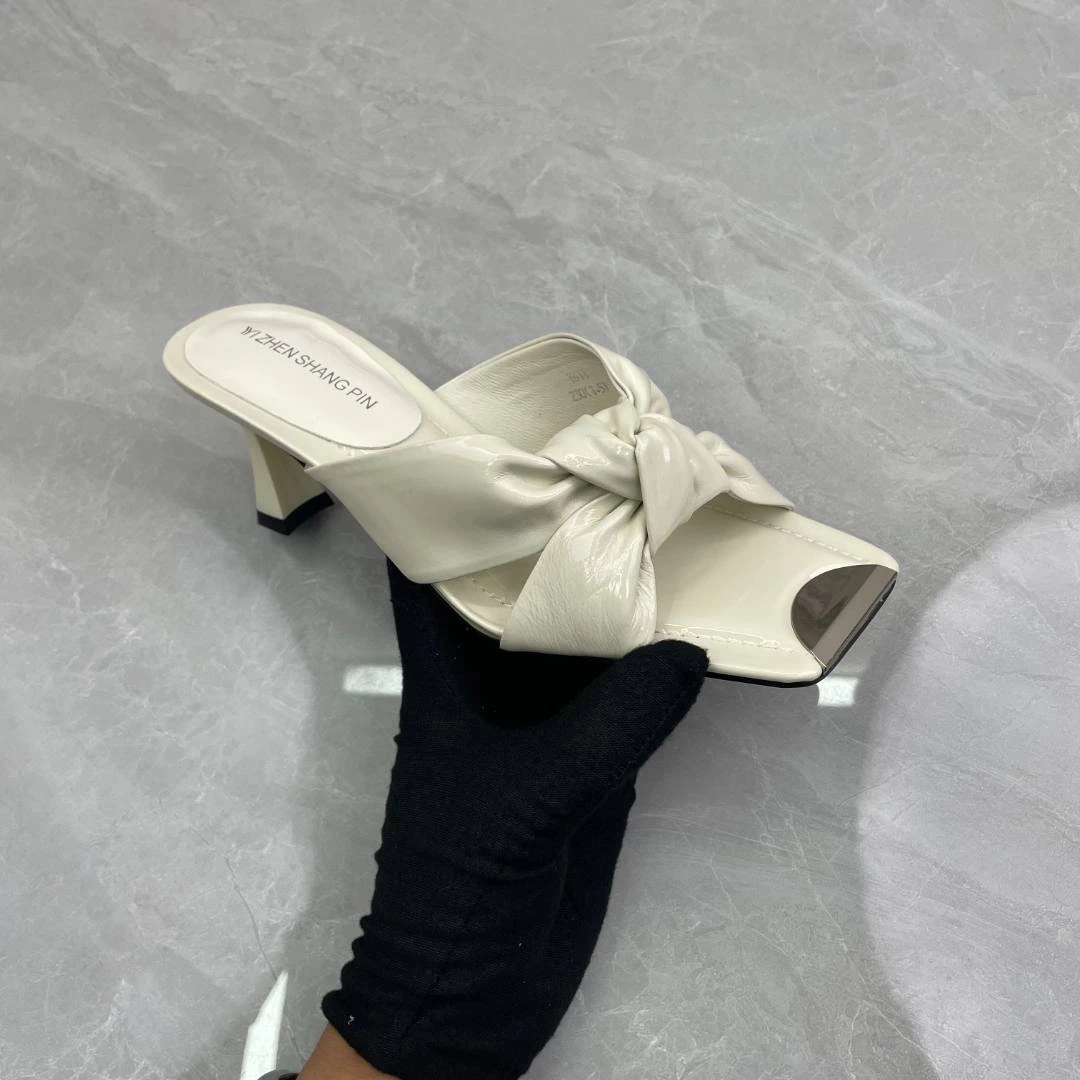 拖鞋女 (牛皮)Y611（孤品）d区37码