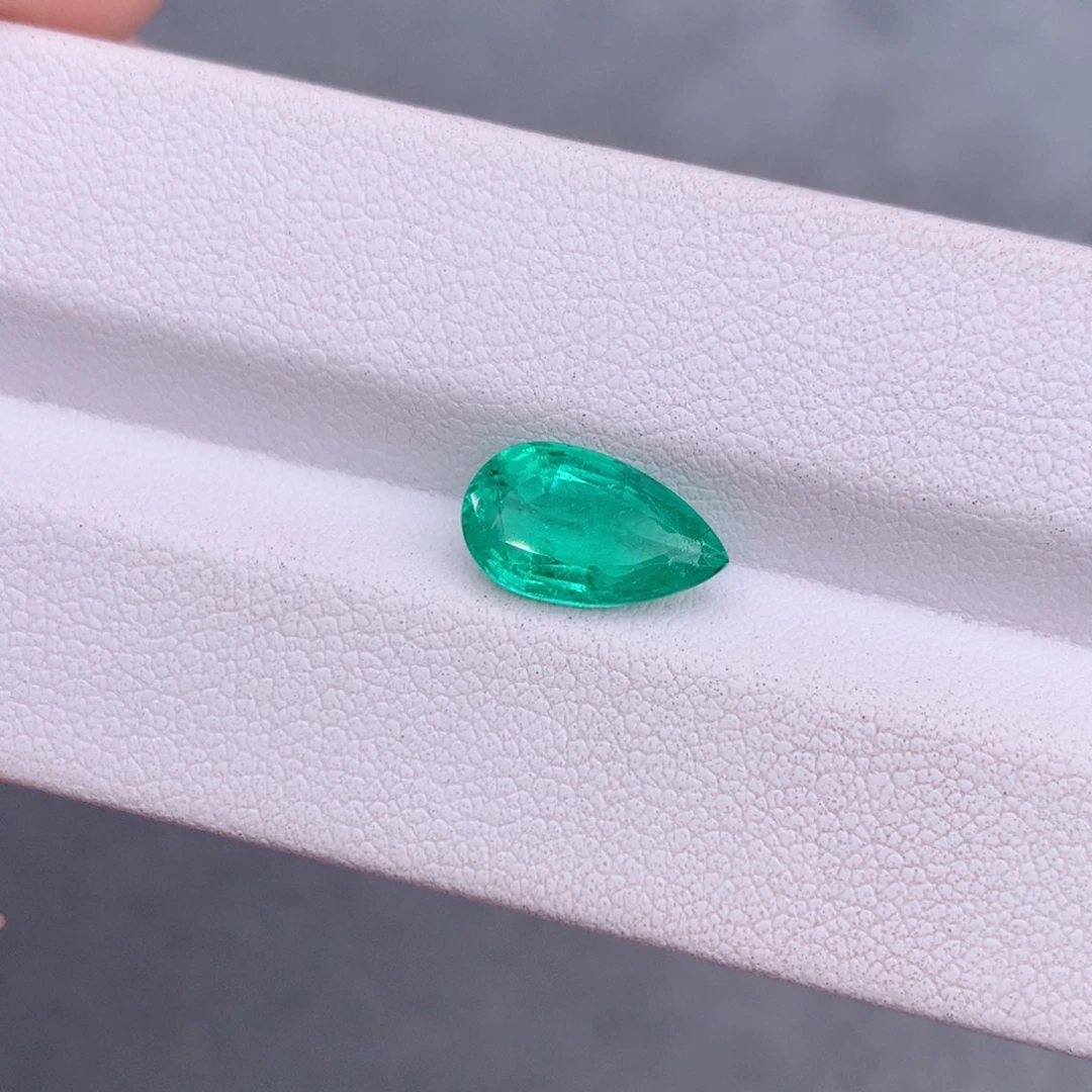 祖母绿裸石2克拉水滴