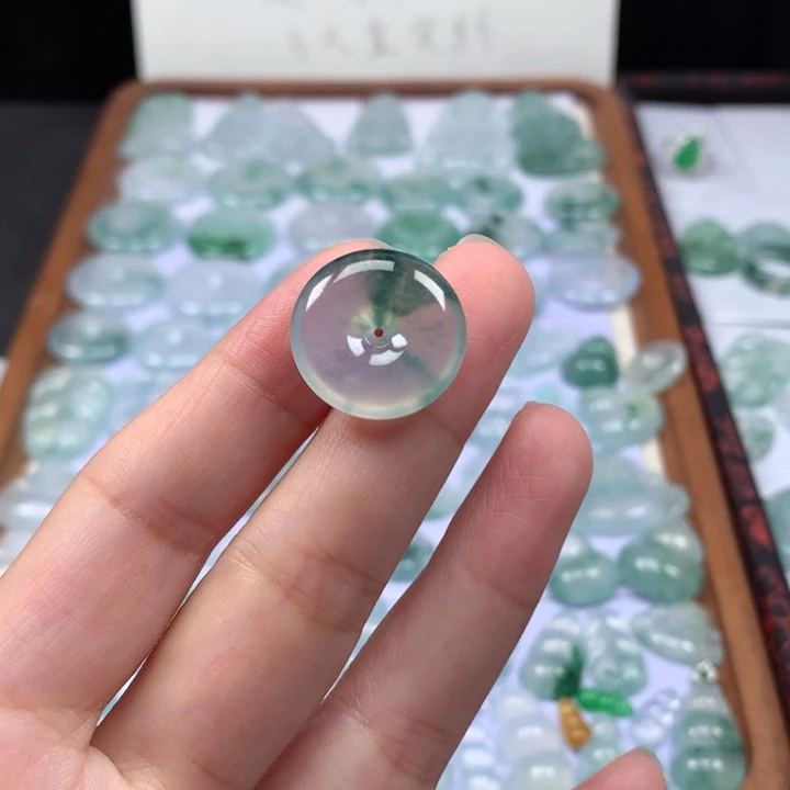 颈饰未镶嵌翡翠冰种飘花平安扣