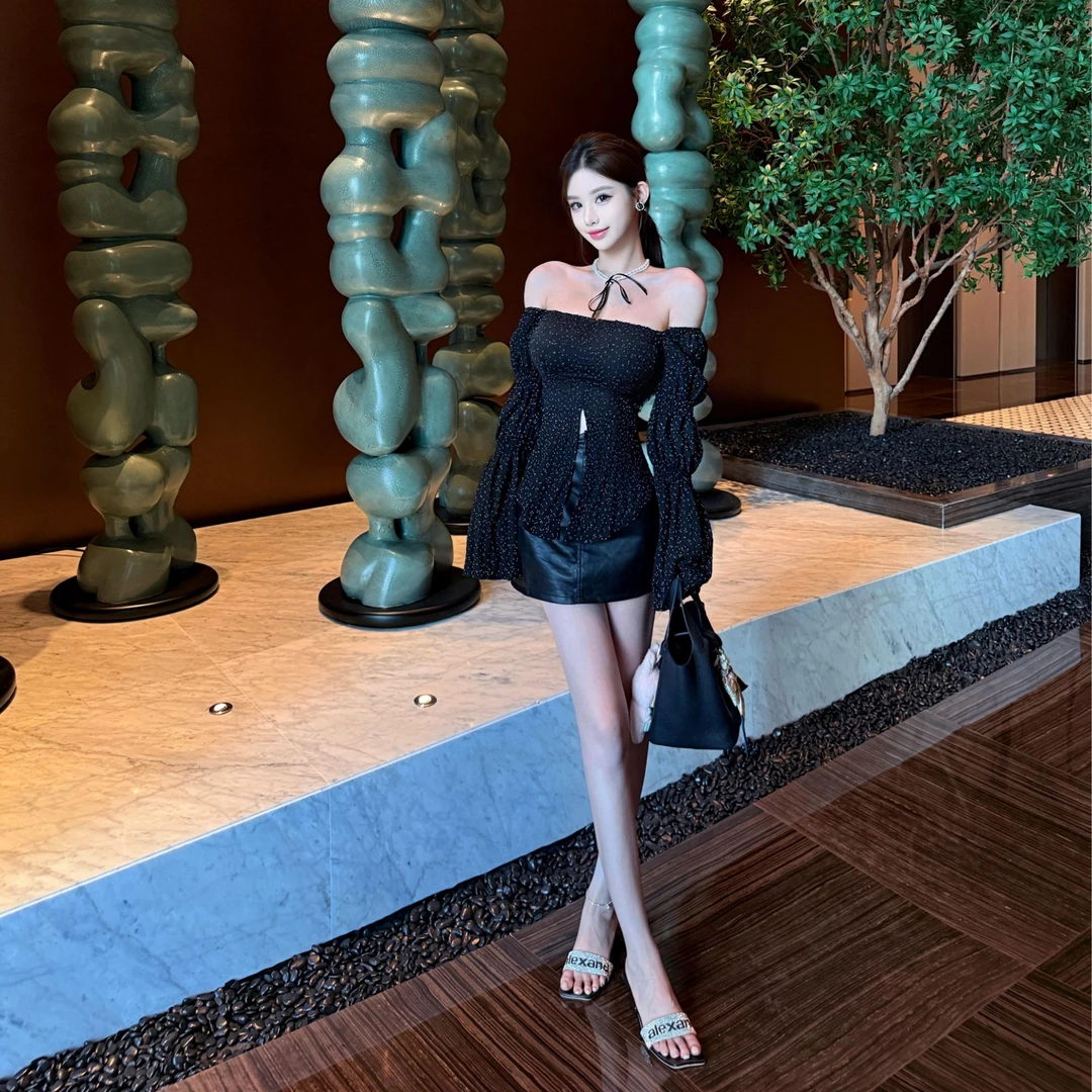 2025秋季新款法式甜美一字肩波点雪纺上衣配PU皮包臀短裙两件套女