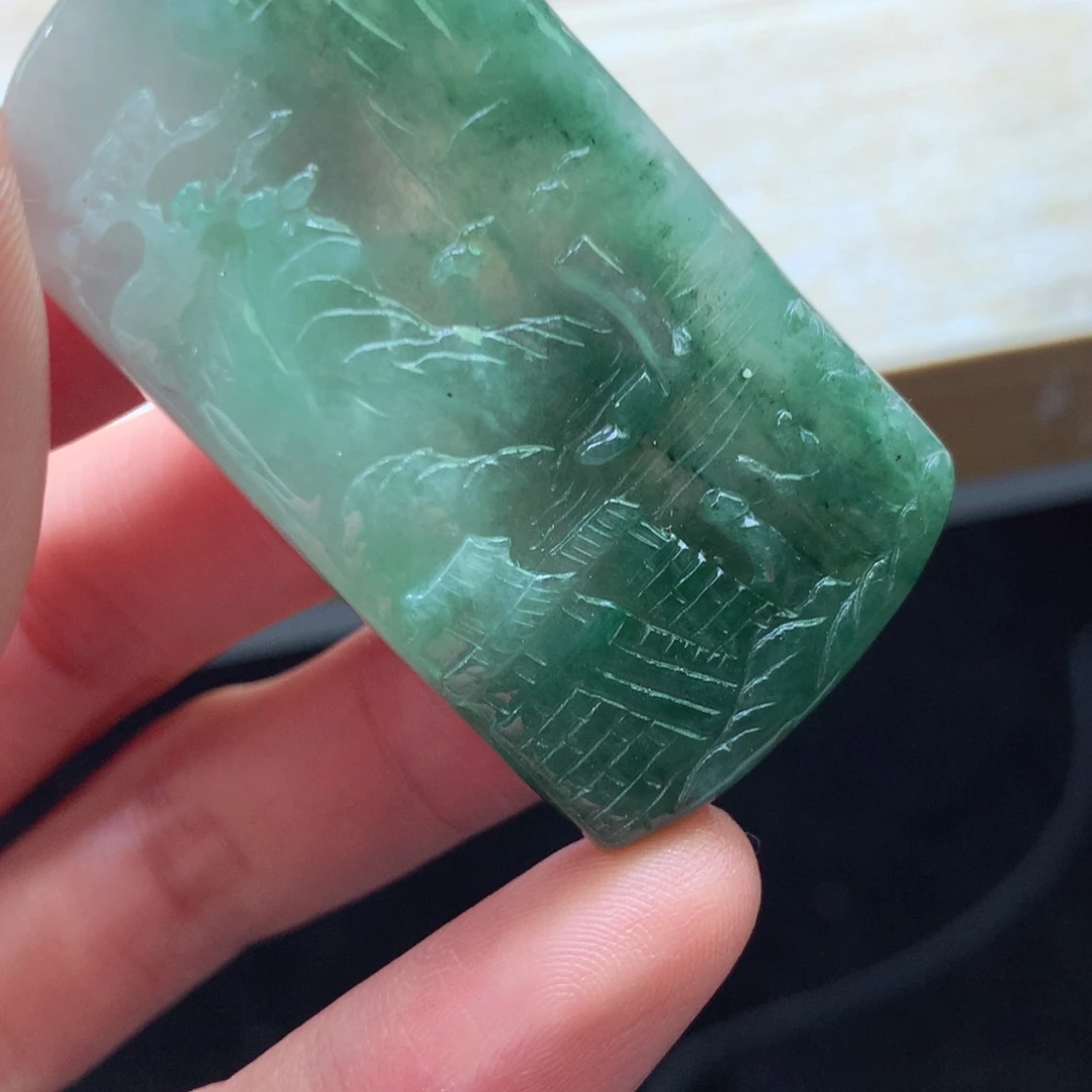 翡翠颈饰未镶嵌吊坠