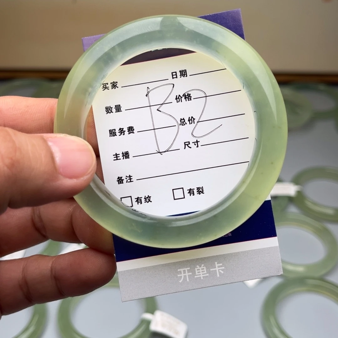 蛇纹石玉手镯未镶嵌今***吗