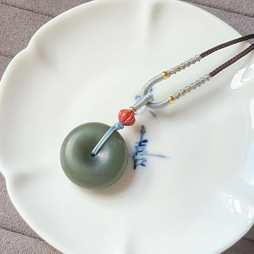 清货天然和田玉大平安扣挂件（背面有瑕疵）