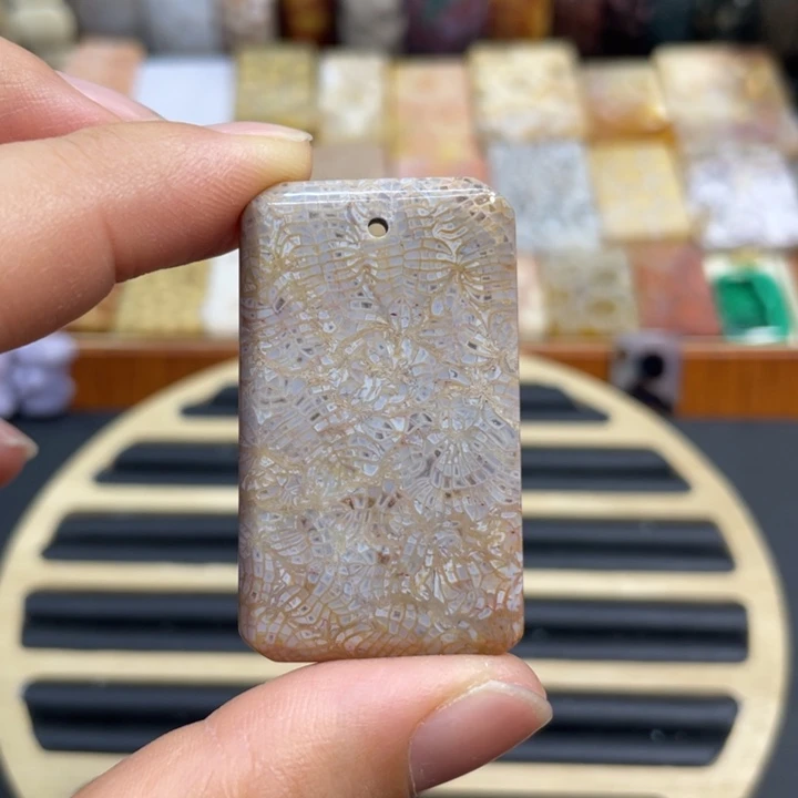 硅化玉未镶嵌颈饰k36