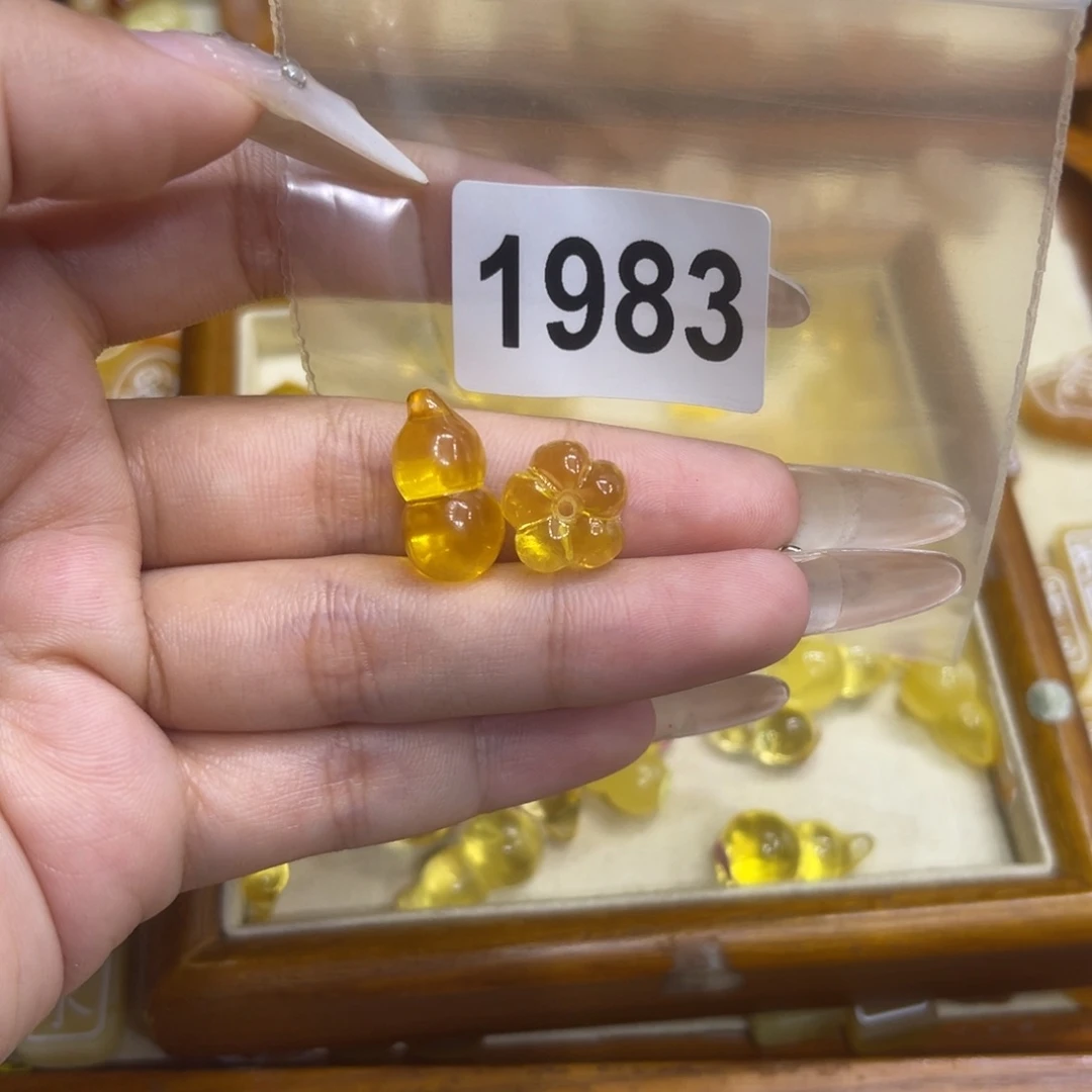 要***猫琥珀未镶嵌珠宝奇石