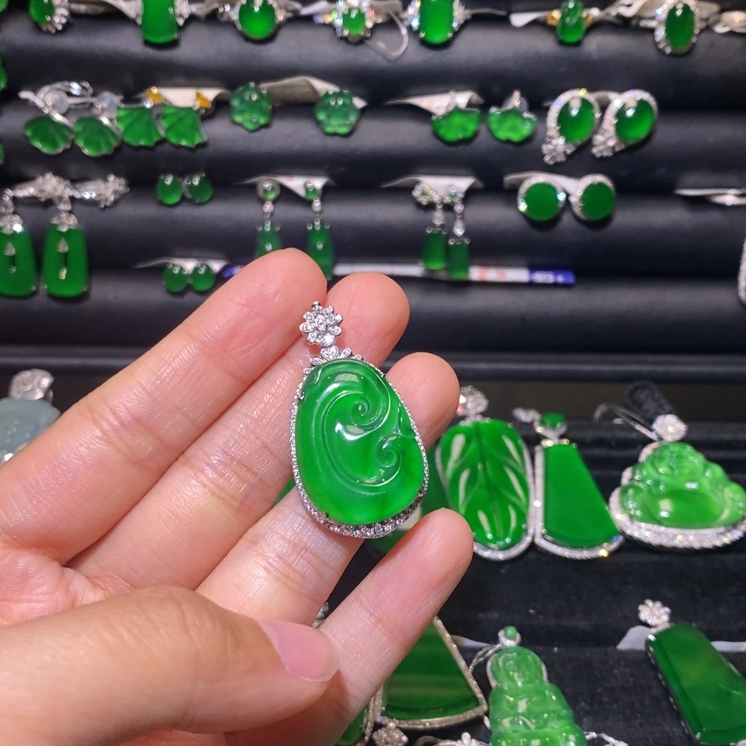 翡翠18K金镶嵌吊坠(不含链)如意