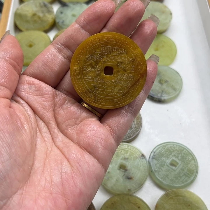 p***i蛇纹石玉未镶嵌颈饰