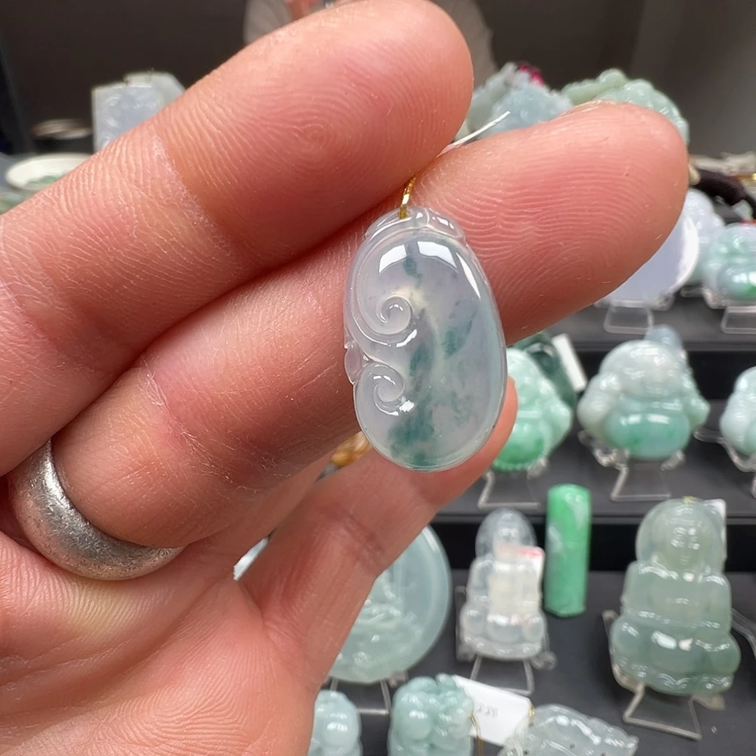 翡翠未镶嵌颈饰如意