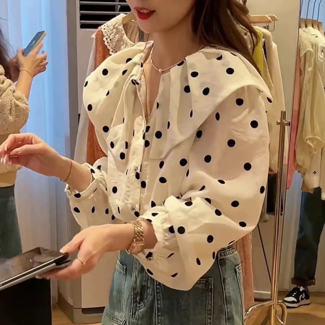 法式复古波点衬衫女设计感小众春装新款甜美减龄娃娃领别致小上衣