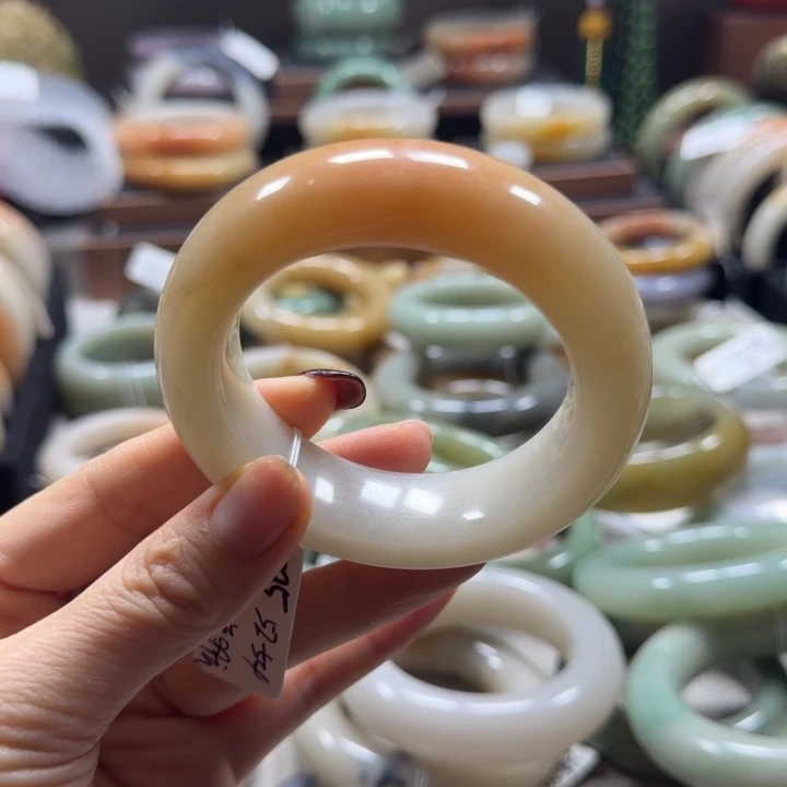 石英质玉未镶嵌手镯