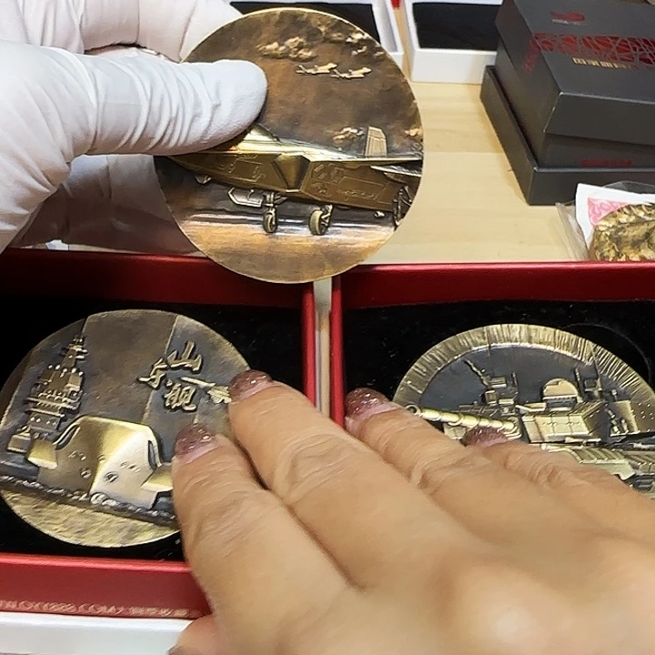 谢***基其他普通金属海陆空飞机坦克舰一套三枚