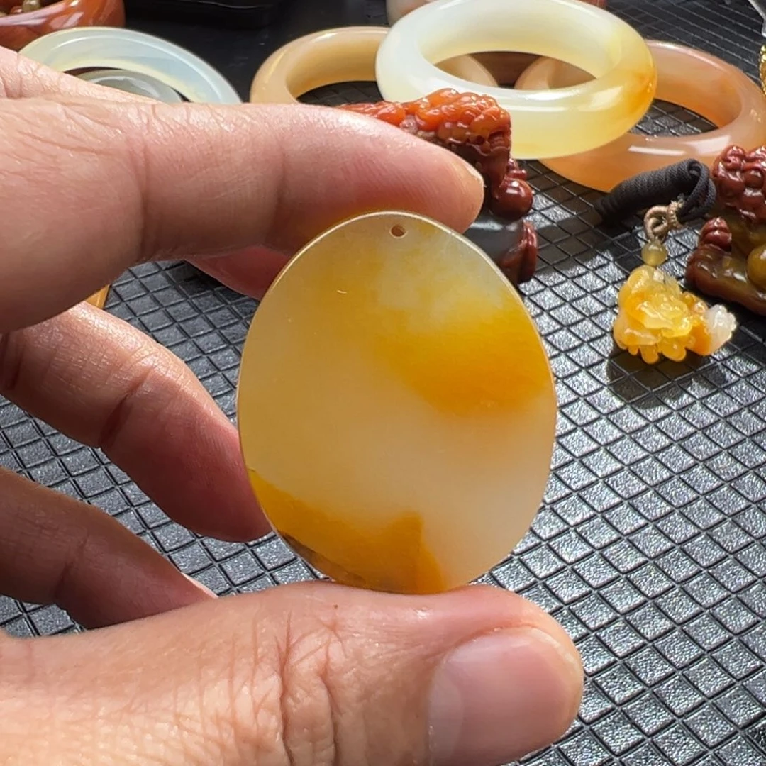 石英质玉未镶嵌颈饰