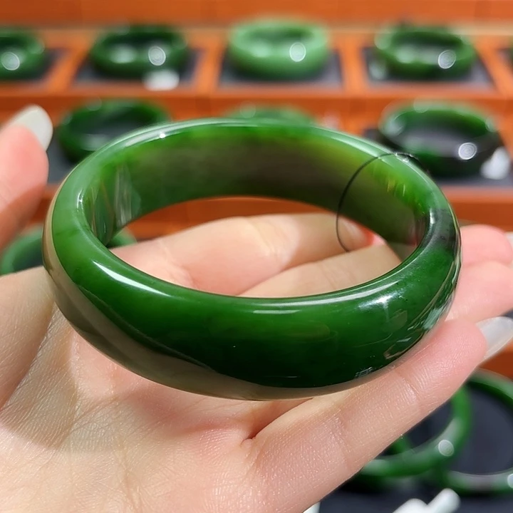 和田玉（碧玉）未镶嵌手镯宽版红皮菠菜绿