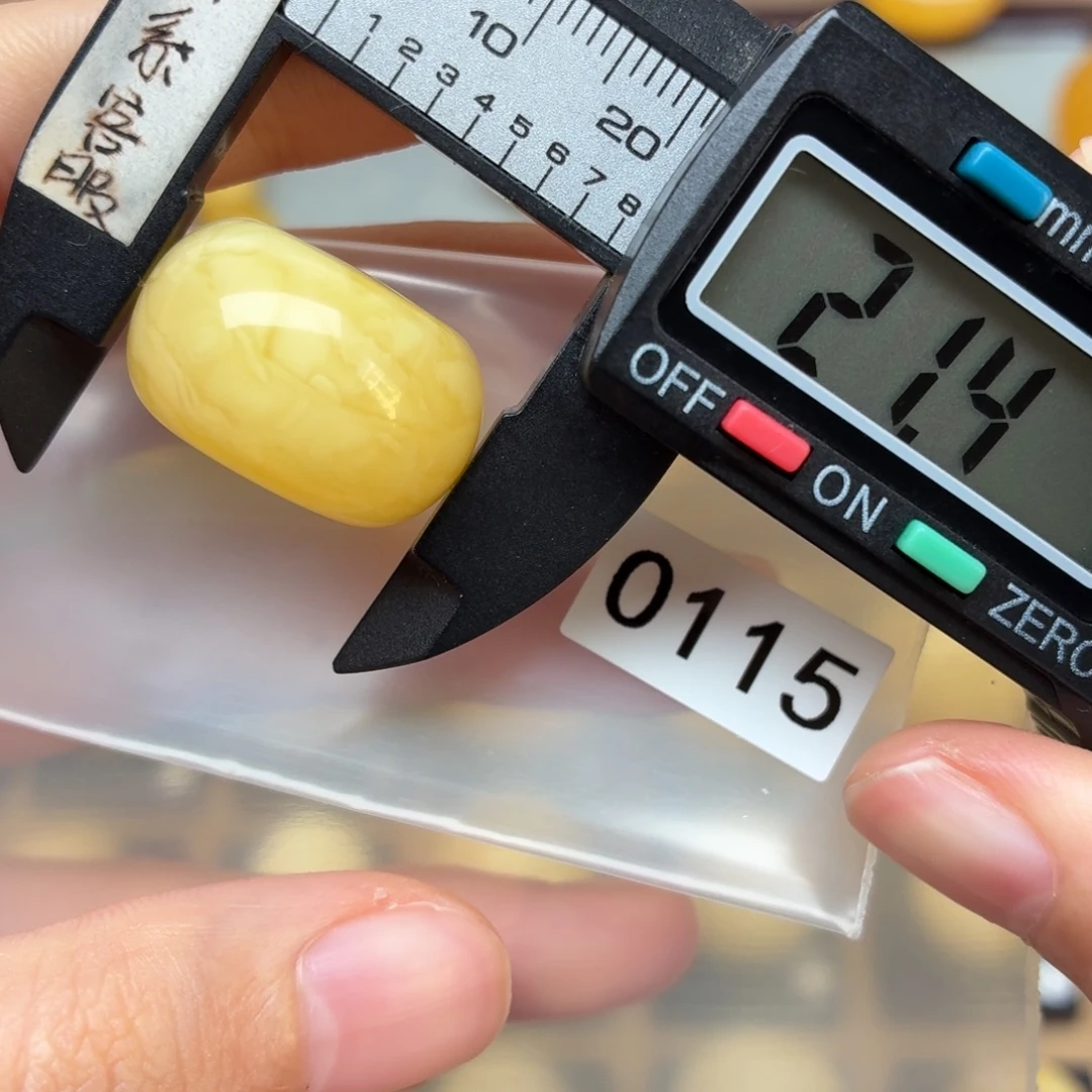 可***霏琥珀未镶嵌裸石蜜蜡