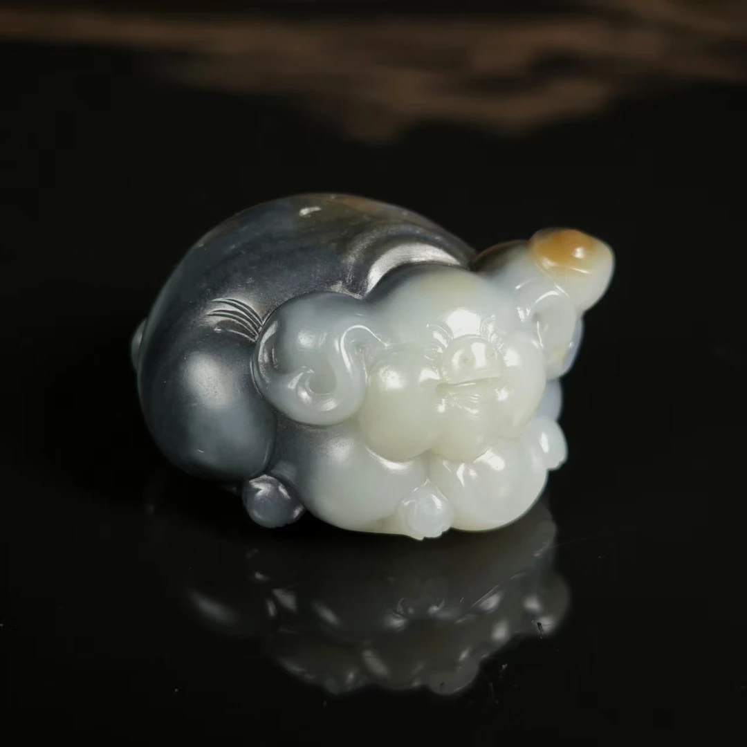 lot3789 福猪 和田玉青花 24*40.3*36mm 54.4g/北京世纪