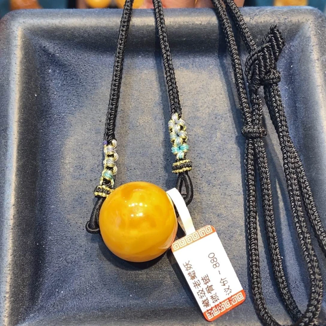 琥珀未镶嵌颈饰蜜蜡