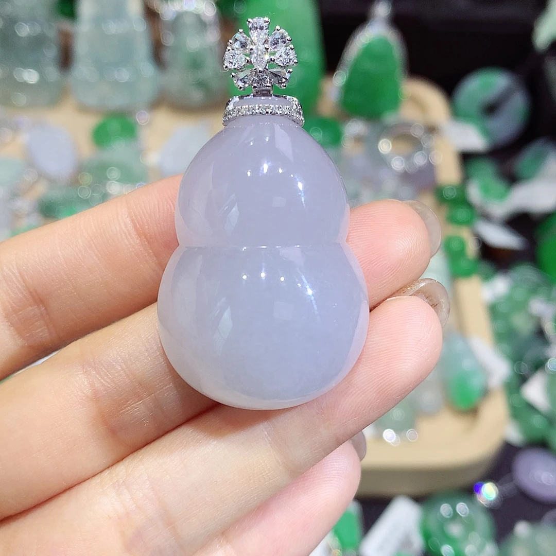 翡翠18K金镶嵌颈饰葫芦