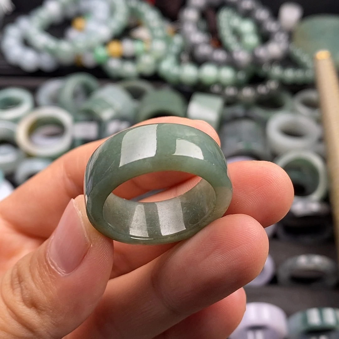 翡翠未镶嵌戒指无鉴赏