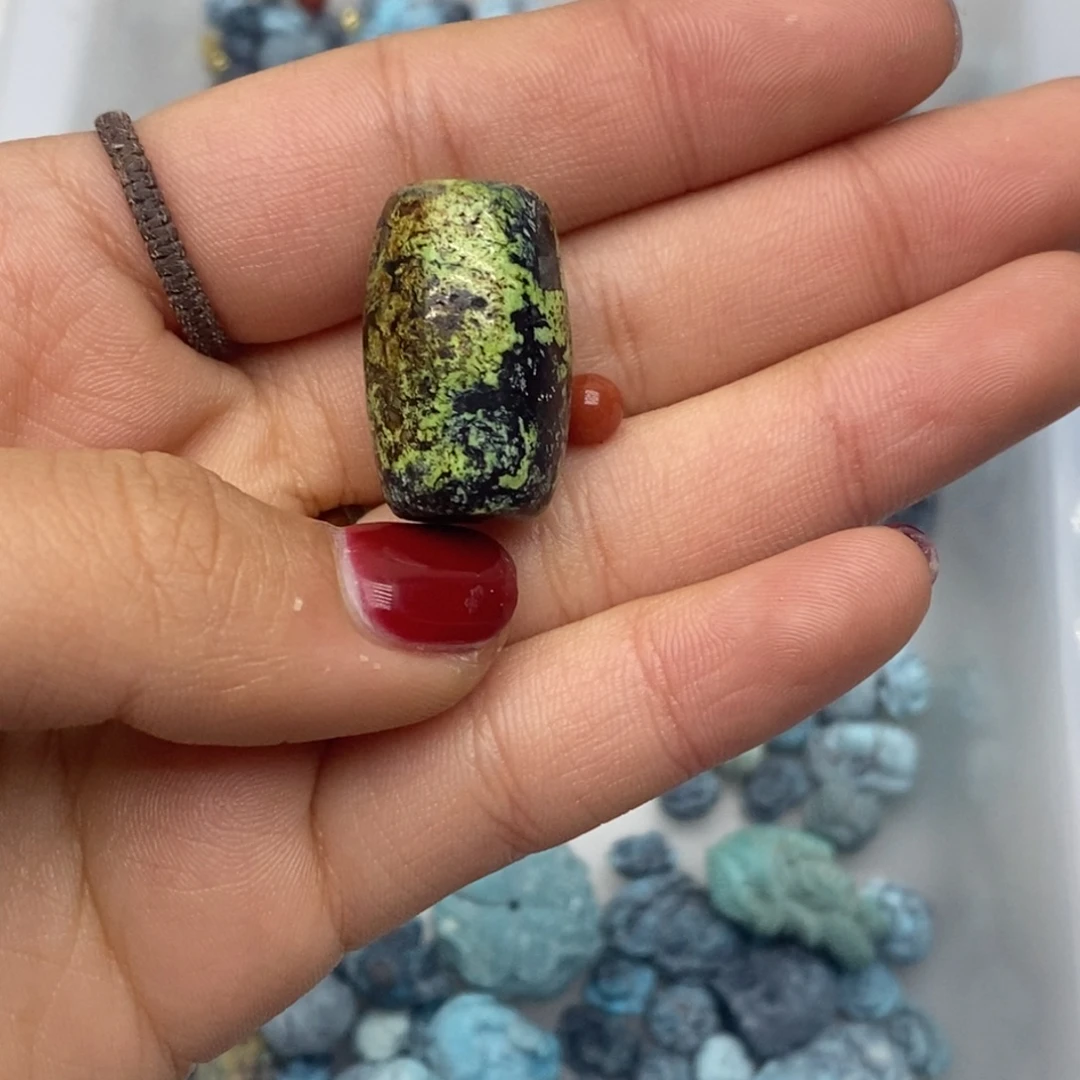 南红玛瑙未镶嵌珠宝奇石