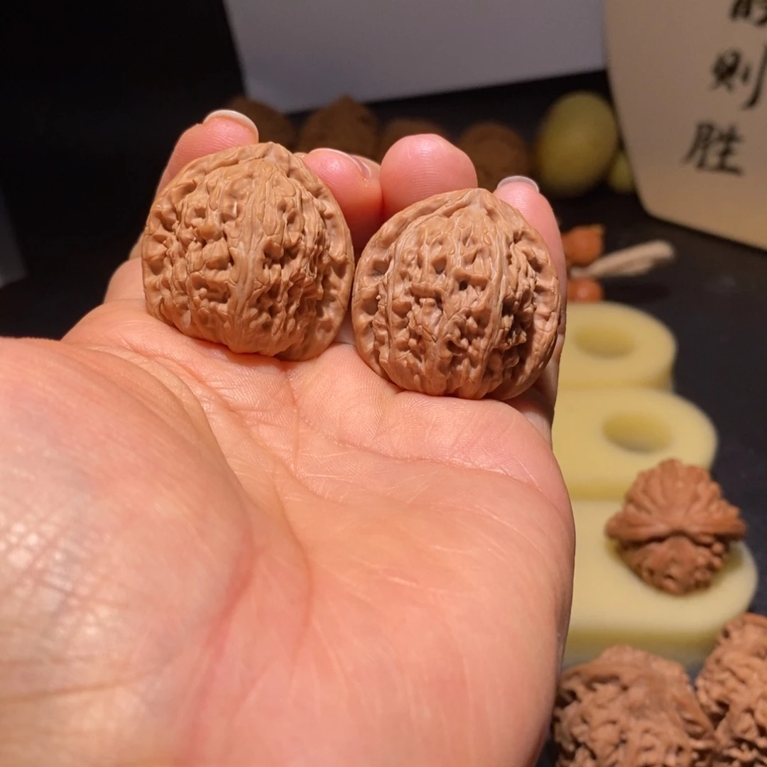 佳***发文玩核桃吊坠白狮子